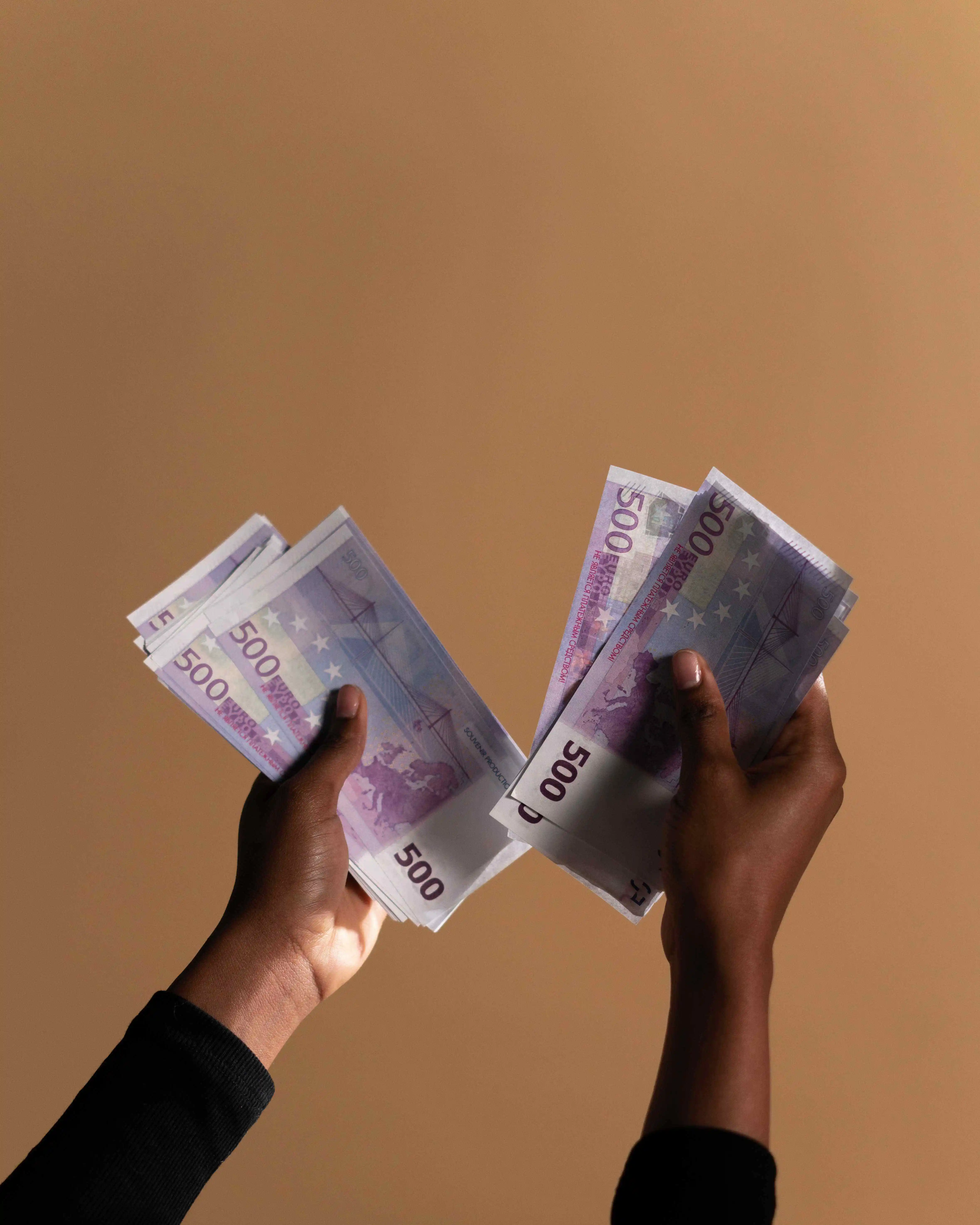 Fabrica de milionari în euro a României