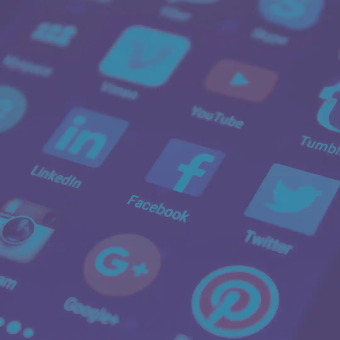 Studiu Ipsos: 70% dintre români susțin digitalizarea școlilor, dar obstacolele rămân majore.